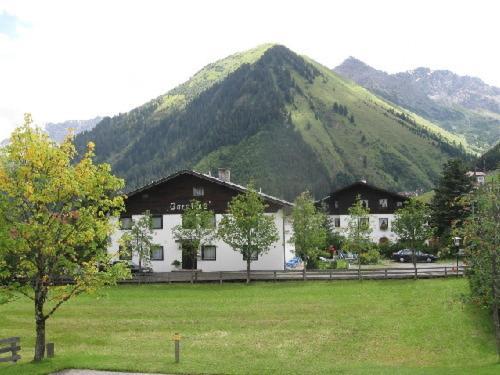 Gästehaus-Pension Caroline Berwang Exterior foto